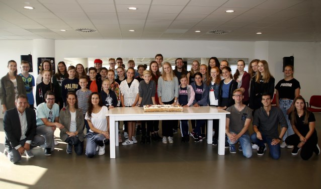 De 35 talenten zijn hard aan het oefenen voor de voorstelling van januari.