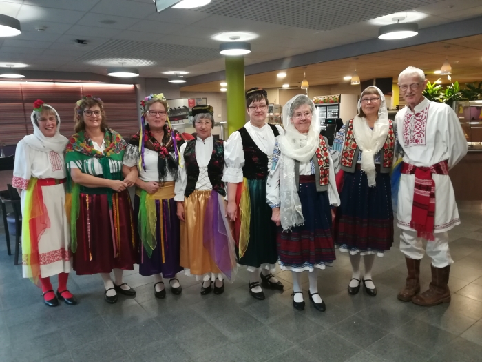 In kleding van landen in de Balkan