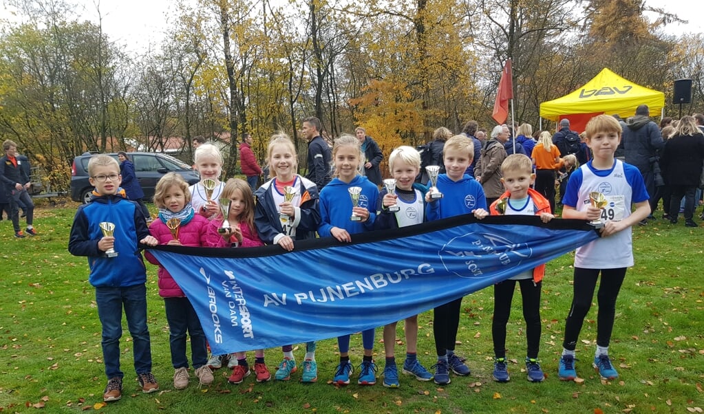 vlnr:  Eneas Verbakel, Eola Verbakel, Benthe van Veen, Kari Cranenbroek, Iris Rietveld, Laura Duits,  Palle Cranenbroek, Tim Pieneman, Mark Strang van Hees en Florijn van Vliet