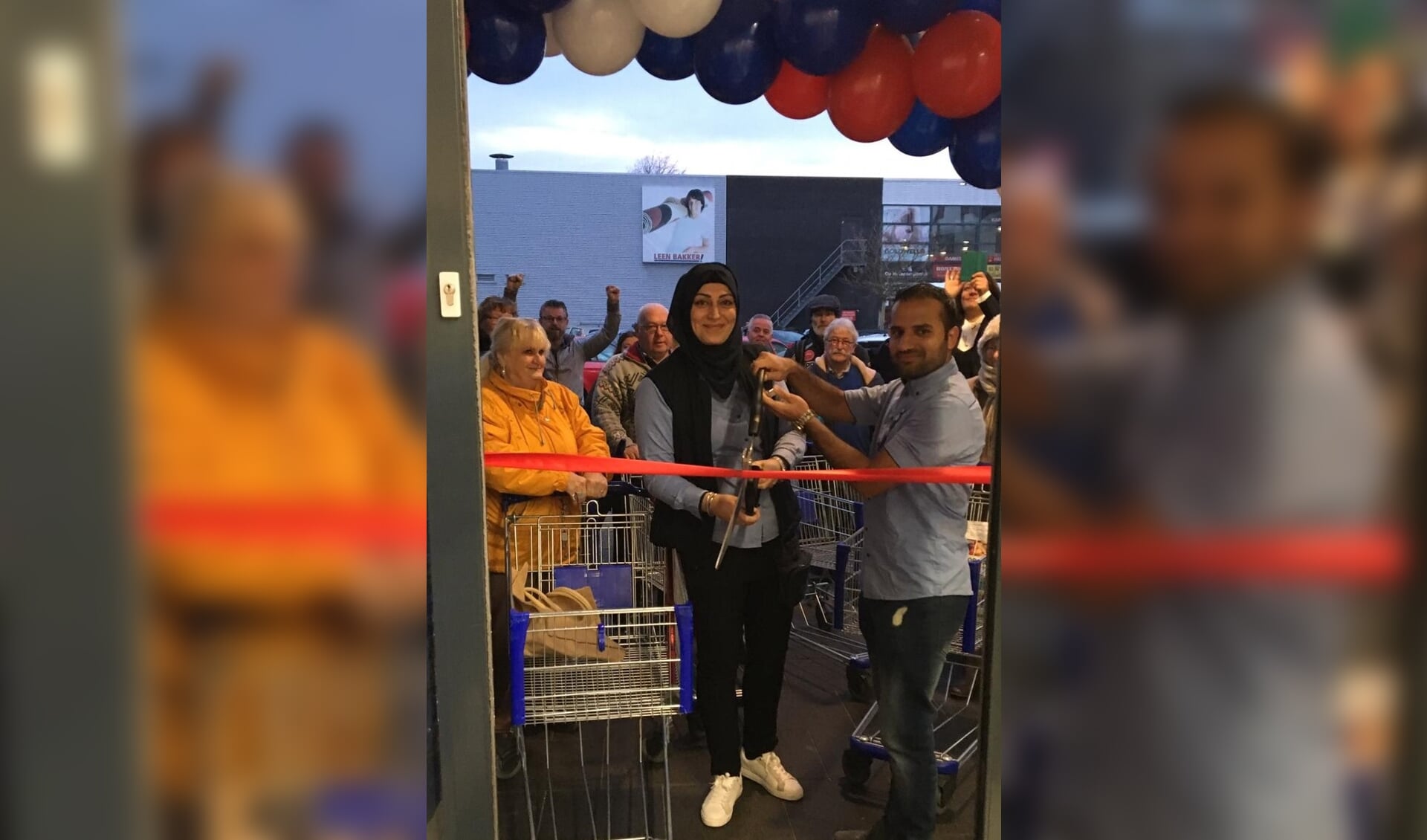 vork markering Visser Grote drukte bij opening van Aldi - Haarlems Weekblad | Nieuws uit de regio  Haarlem