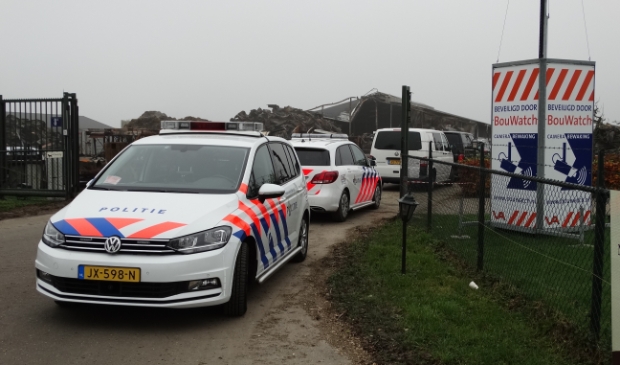 <p>Politie deed direct onderzoek naar de branden, maar hield ook een oogje in het zeil op de Hollende Wagenweg in Werkhoven (archief 16 nov 2018)</p>