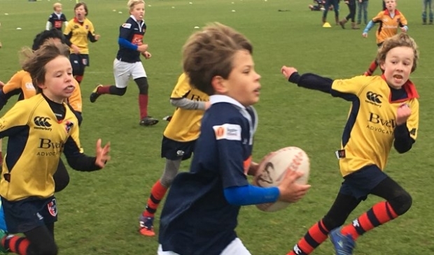 Stichtsche Rugby U10 verdedigt met man en macht