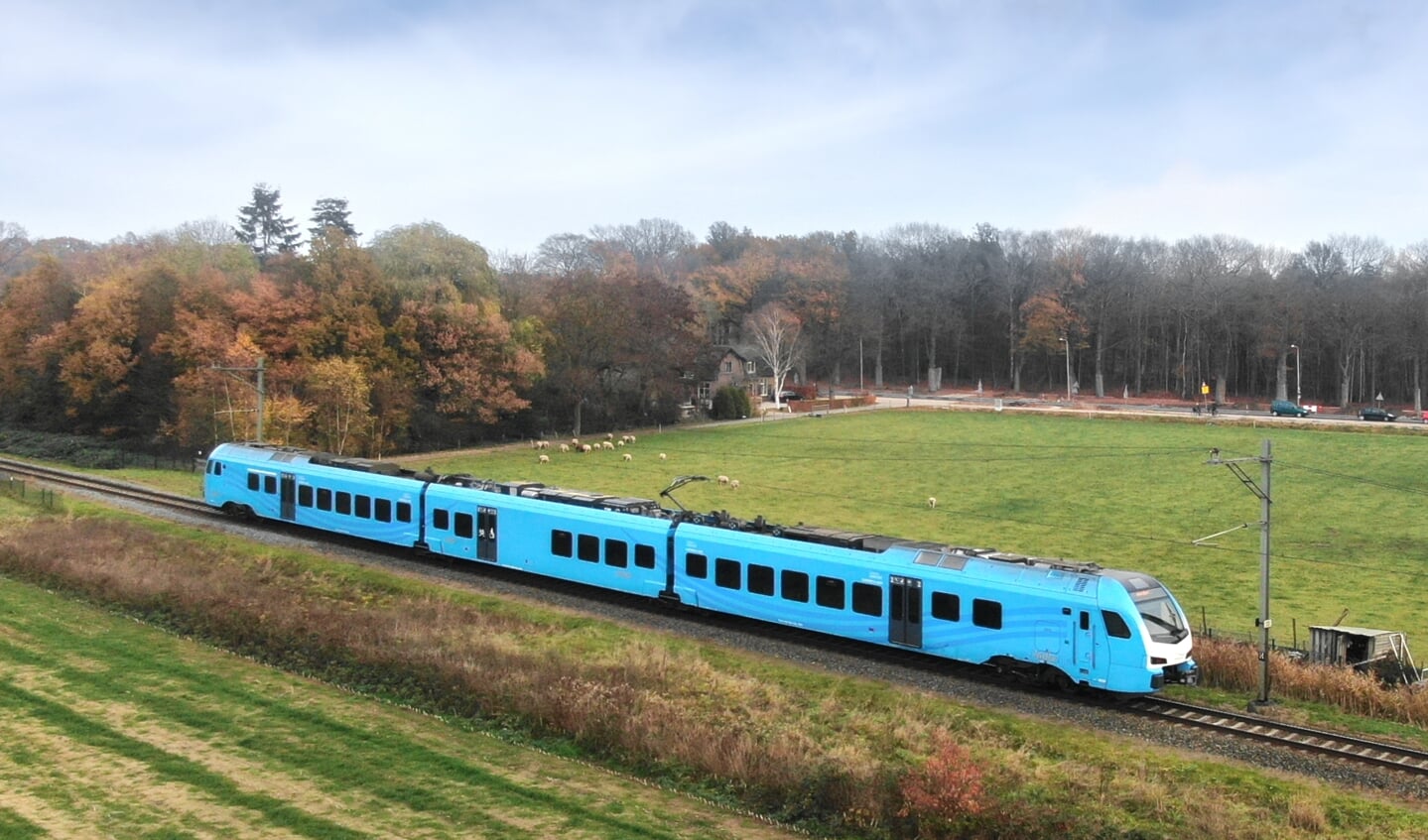 De Valleitrein op het spoor bij de Esweg in Barneveld.