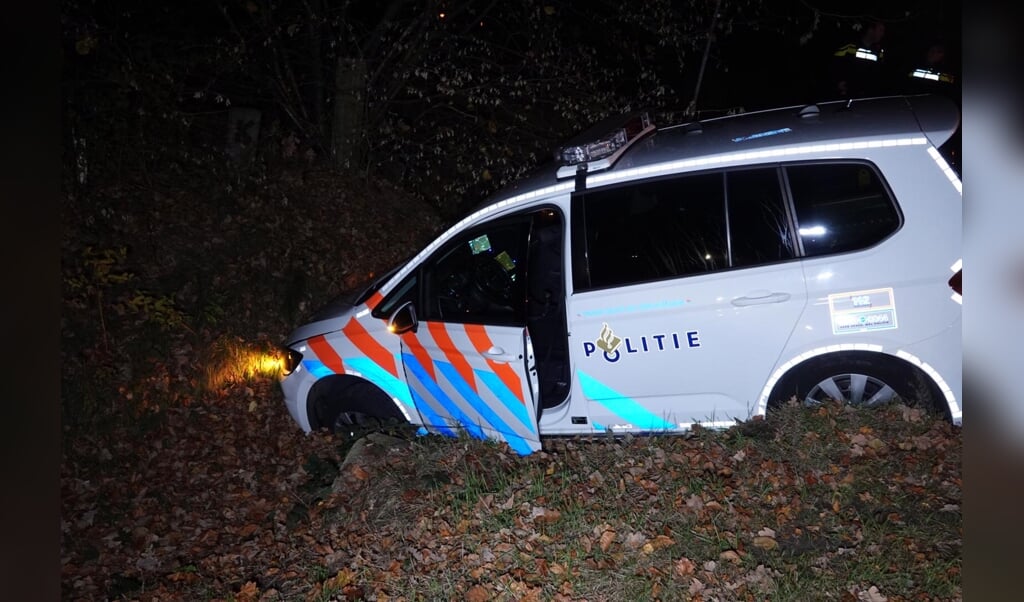 Politiewagen Belandt In Barneveldse Sloot - Barneveldse Krant | Nieuws ...