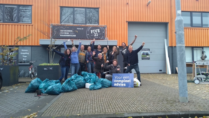 Team opruimers aan einde van de klus