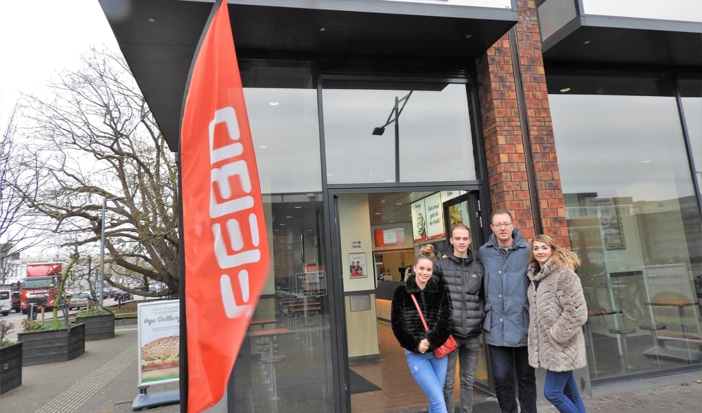 Sander Keter gaat samen met zijn vriendin Fabiënne, zoon Thijs en schoondochter Isabella de FEBO runnen.