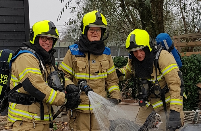 Controleren of de brand goed is geblust