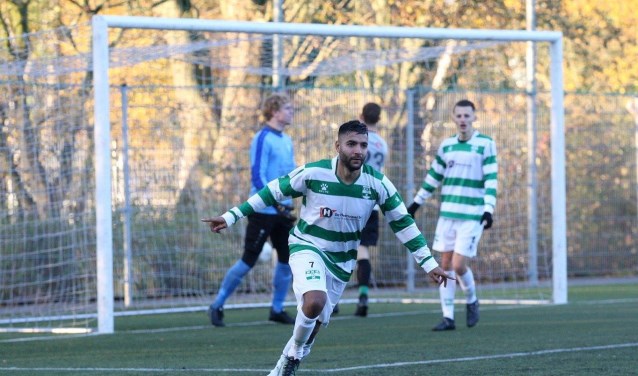 Amstelveen Heemraad viert de 1-0 maar verspeelde de voorsprong in blessuretijd.