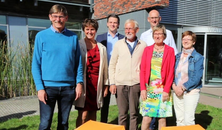 AWP Vallei en Veluwe leden bij het Partijcongres in Apeldoorn. Met van links naar rechts Ron van Megen (#1 op de kandidatenlijst), Jacqueline Pol (#2), Tim van Dijk (#5), Ton Bresser (#3), Arja Span (#4), Herman Voorn (#17) en Alice Jonker(#10).