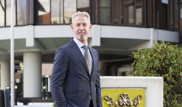 Burgemeester Onno Hoes