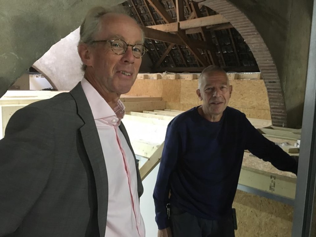 Peter van der Meij (links) en Roel Berg die de bouw begeleidt.