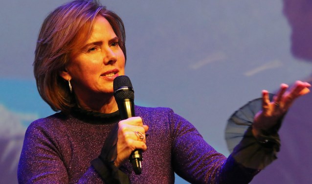 Minister Cora van Nieuwenhuizen staat open voor de gevoelens van omwonenden van Schiphol.
