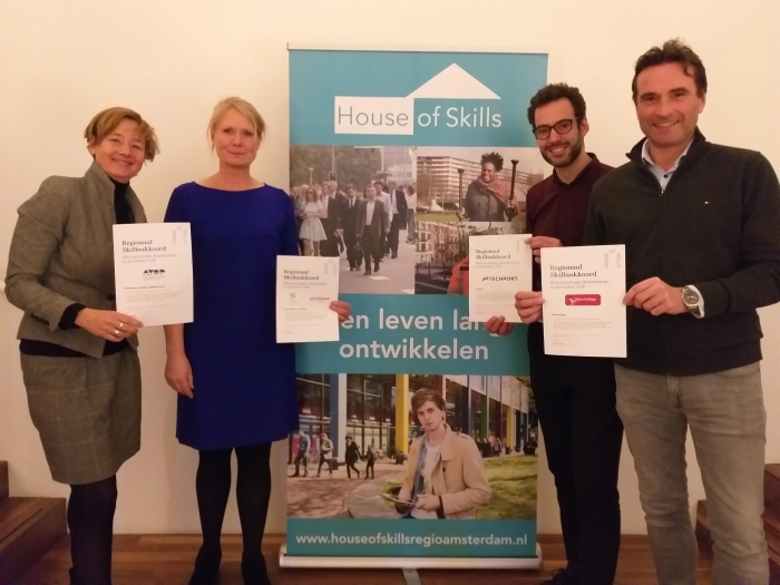 vlnr Dorothy Winters, programma manager Offshore Wind, Petra Bijvoet, project manager TerraTechnica, Henno van Horssen, programma manager Techport en Edward Straus, programma manager MyTec van het Nova College.