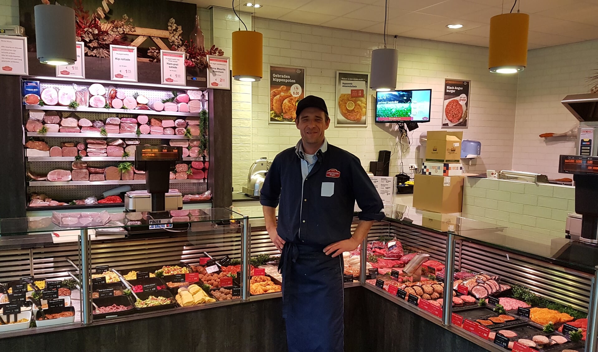 Kees Joost Verhoeven opende onlangs zijn slagerij aan het Dokter H. de Vriesplein in Arkel 