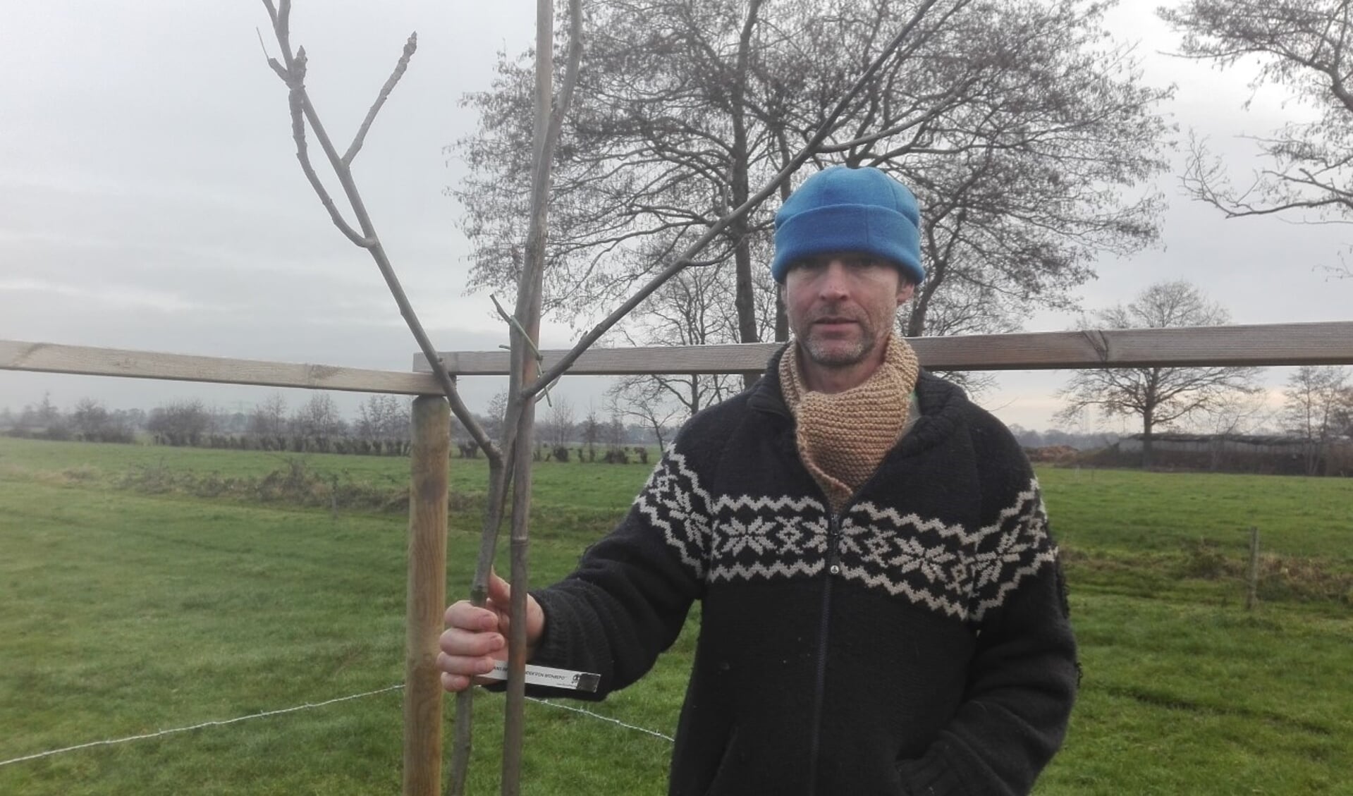 De door Ekoland genomineerde Joop Wantenaar zou graag meer walnoten in zijn weiland planten. Een vergunning is het probleem.