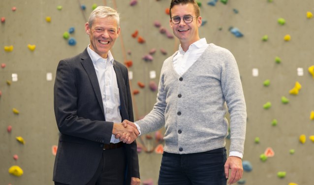 De vertrekkende voorzitter van 't Grieze Veen Steven Hengeveld (links) en Jochem de Vries.