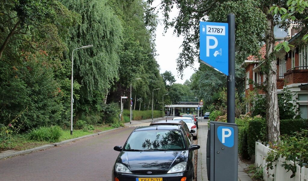 In diverse delen van Amstelveen is de afgelopen jaren betaald parkeren ingevoerd, zoals hier in Randwijck. 