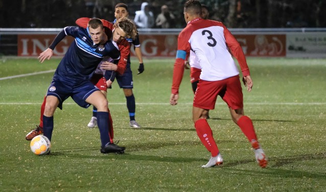 Zondagteams DSOV en sv Hoofddorp treffen elkaar op een zaterdagavond.