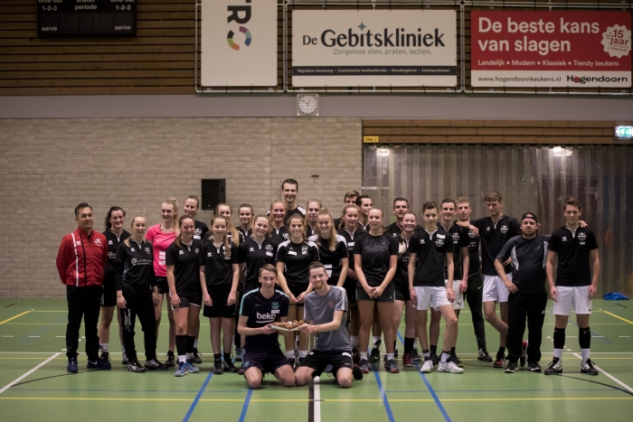 A- en B-jeugd bij de oliebollenclinic van Merwede/Multiplaat
