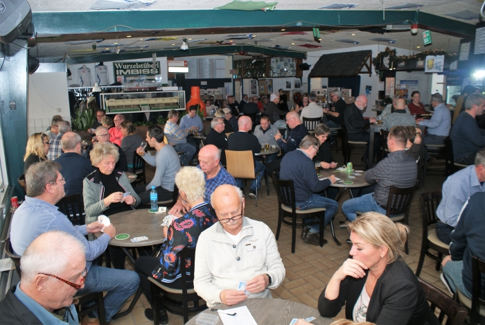 Het was weer gezellig druk in de kantine van voetbalvereniging Sliedrecht