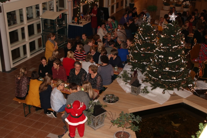Het groots opgezette winterfeest voor de medewerkers van De Lange Wei stond in het teken van aandacht voor elkaar en samen zijn.