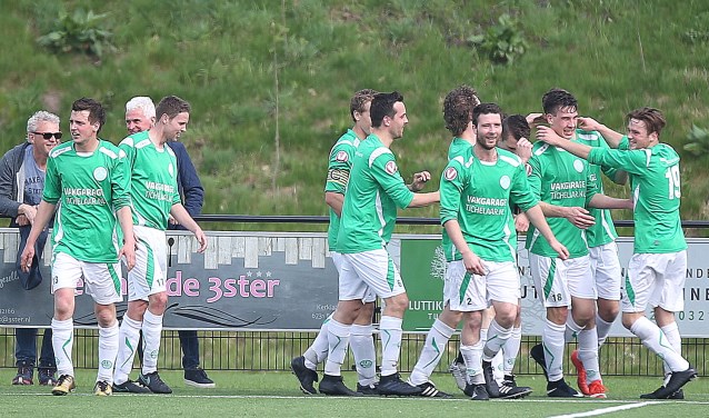 SDS '55 mocht vier keer feestvieren in de ontmoeting met AGOVV