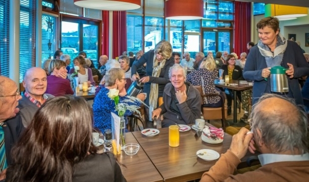 Vrijwilligers De Bilt in het zonnetje Restaruant Bij de Tijd