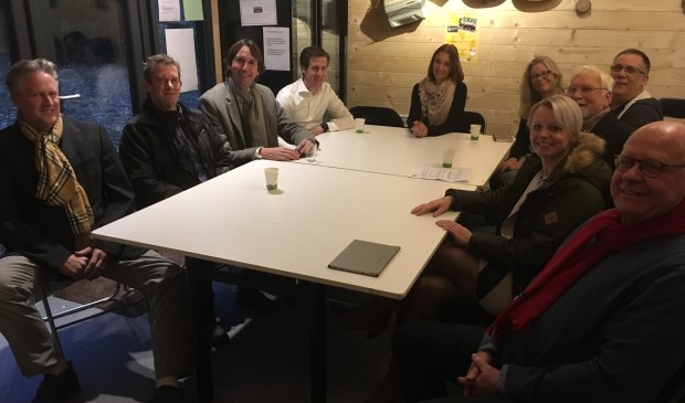 Wethouders Herbert Raat en Floor Gordon op bezoek bij bewonersgroep Stadsdorp Elsrijk.