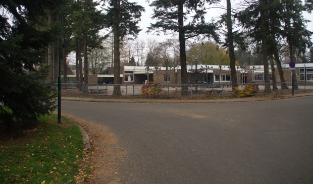 De renovatie van de Zonheuvelschool aan het Burgemeesterpark wordt opnieuw aanbesteed.