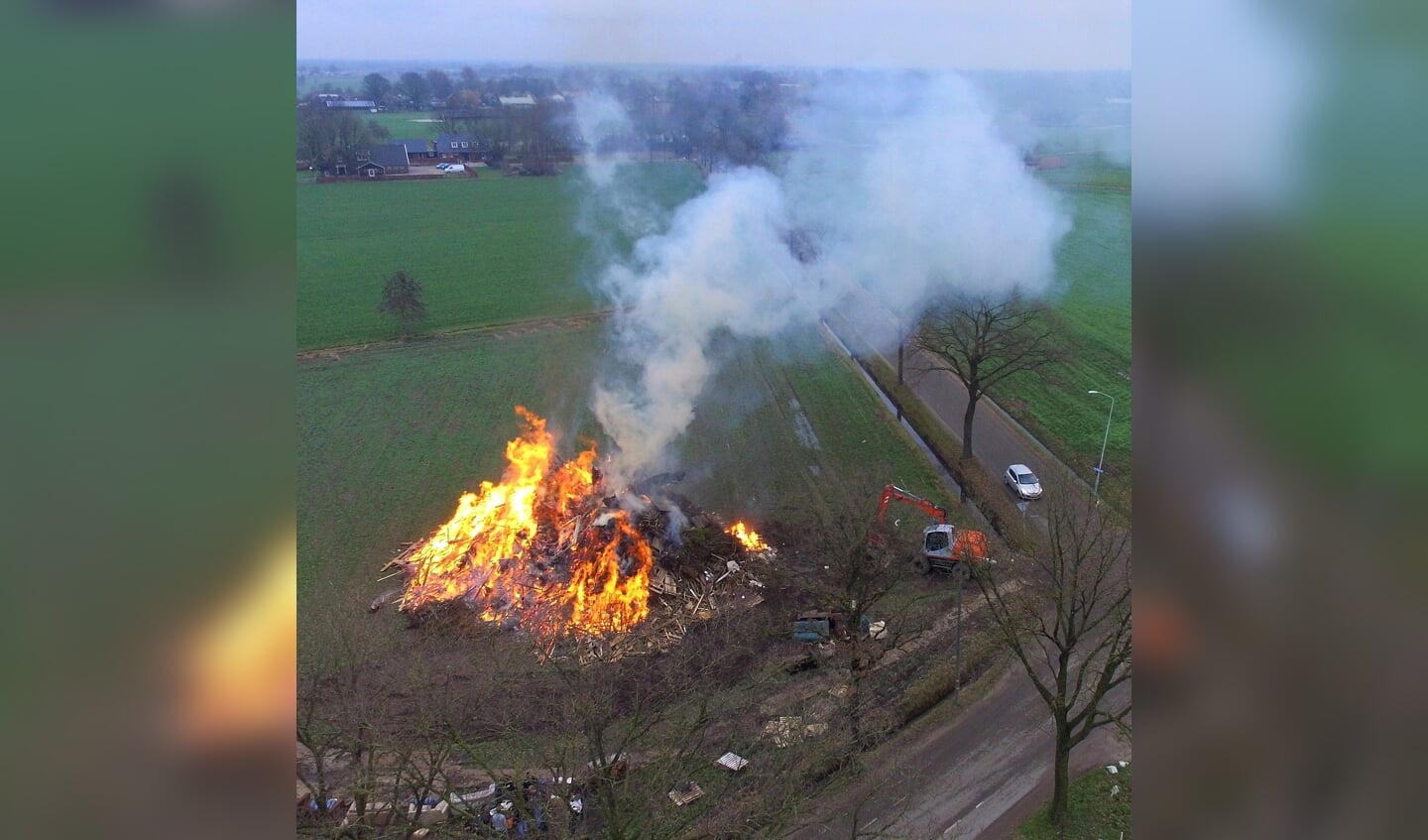 Oudjaarsvuur in De Valk ter hoogte van de Koudhoornweg/Hoge Valkseweg