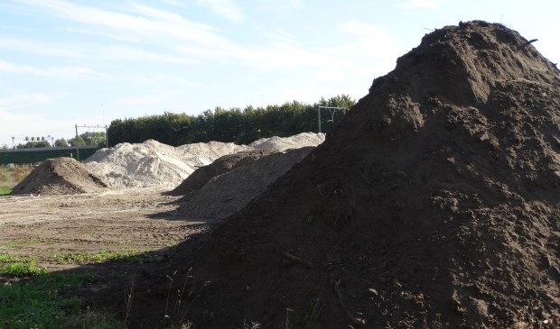 (Een foto van een willekeurige berg zand, geen verband houdend met deze zaak)