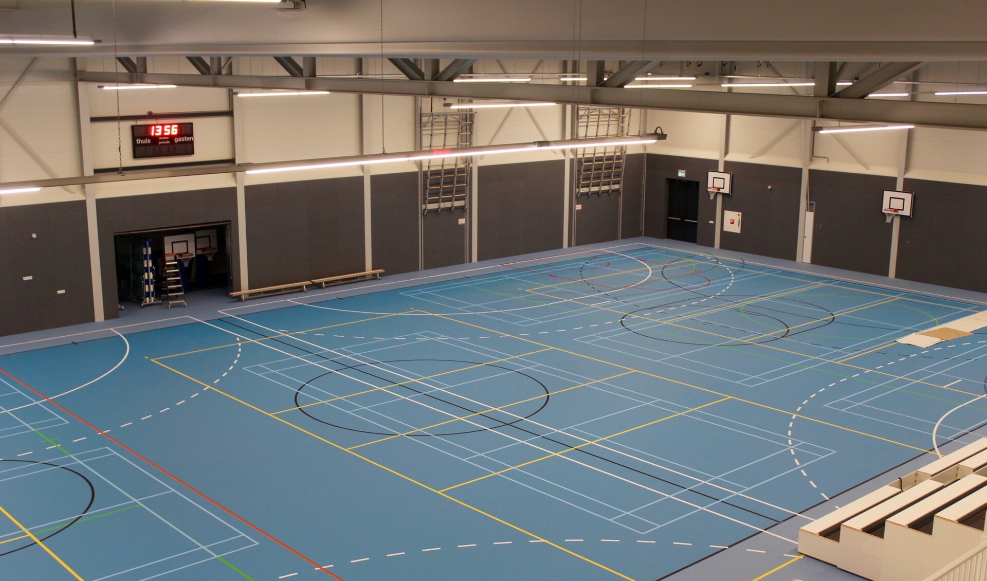 De nieuwe sporthal op het Burgemeester Buiningpark. 