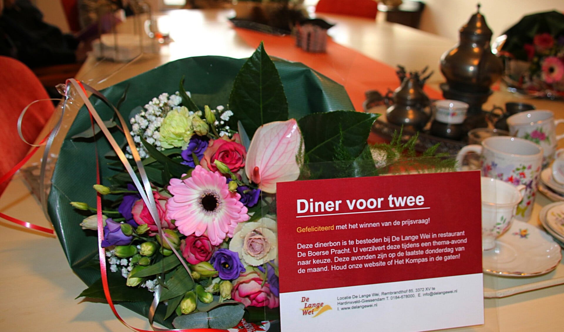 De prijswinnaars beleefden een gezellige middag en keerden huiswaarts met een dinerbon en bloemen.