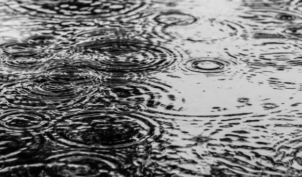 <p>Door de klimaatverandering zijn er vaker hoosbuien waarbij veel neerslag valt.</p>