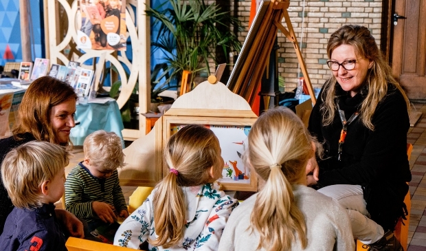 <p>Een eerdere voorleessessie in de bieb. </p>