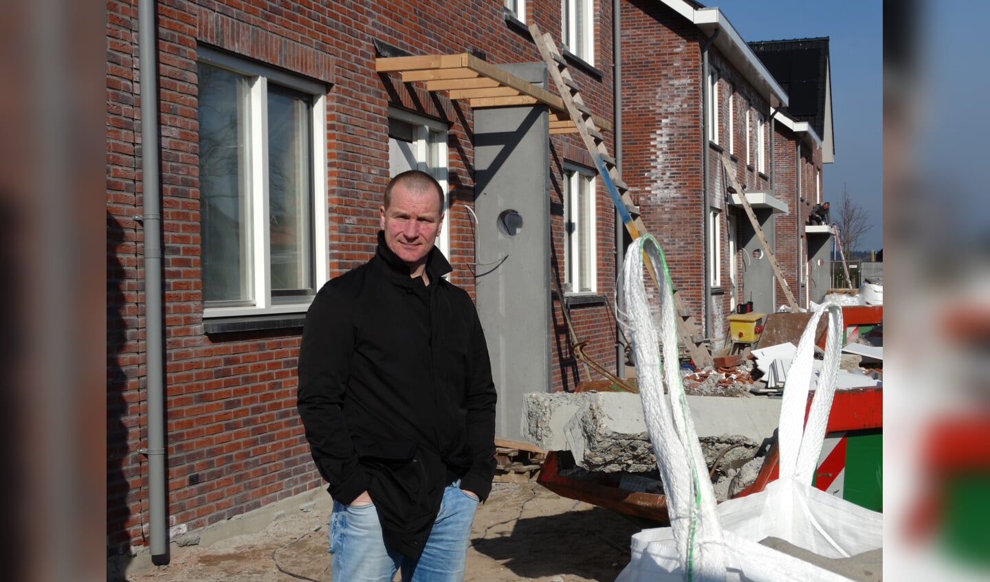 Lijsttrekker Jeroen Brouwer bij nieuwbouw in Langbroek