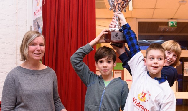 De winnaars in de A-categorie schaakkampioenschap