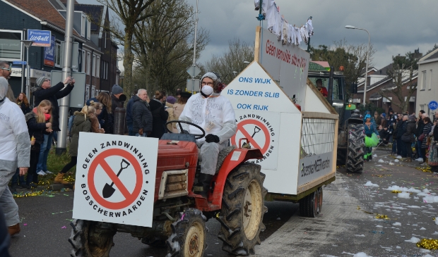 <p>Protest tegen zandwinning Bosscherwaarden in de Wijkse carnavalsoptocht van 2018 (archief)</p>