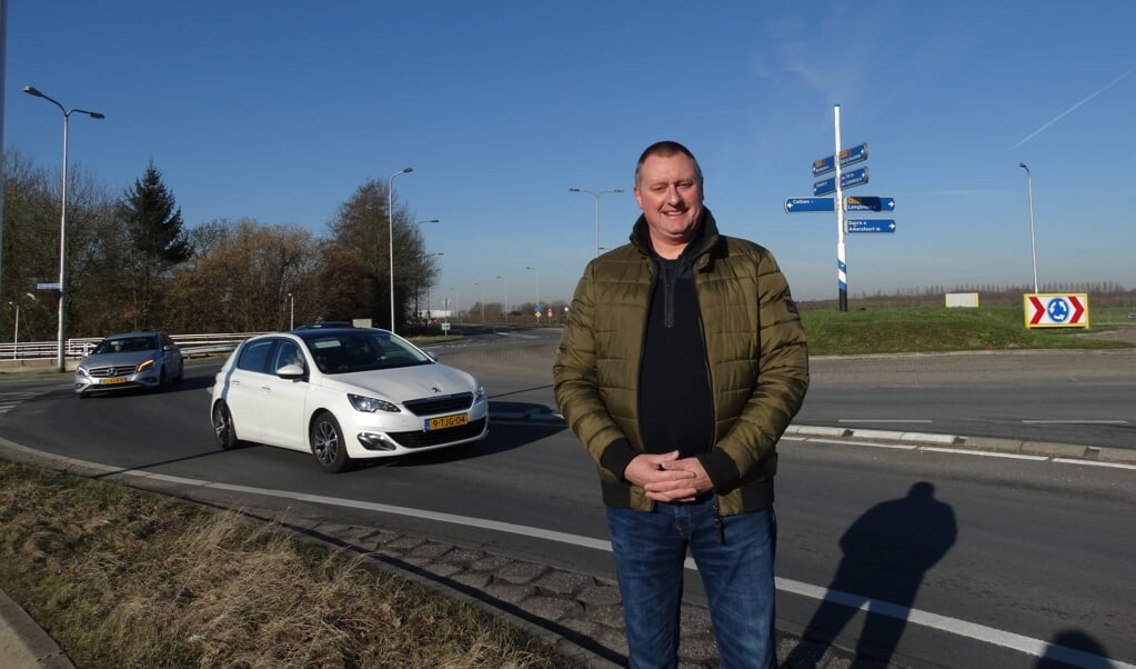 Voor Sybren van der Velden is het van groot belang dat er een turborotonde komt bij De Geer omdat dit de doorstroming en de verkeersveiligheid op de N229 zal vergroten                       