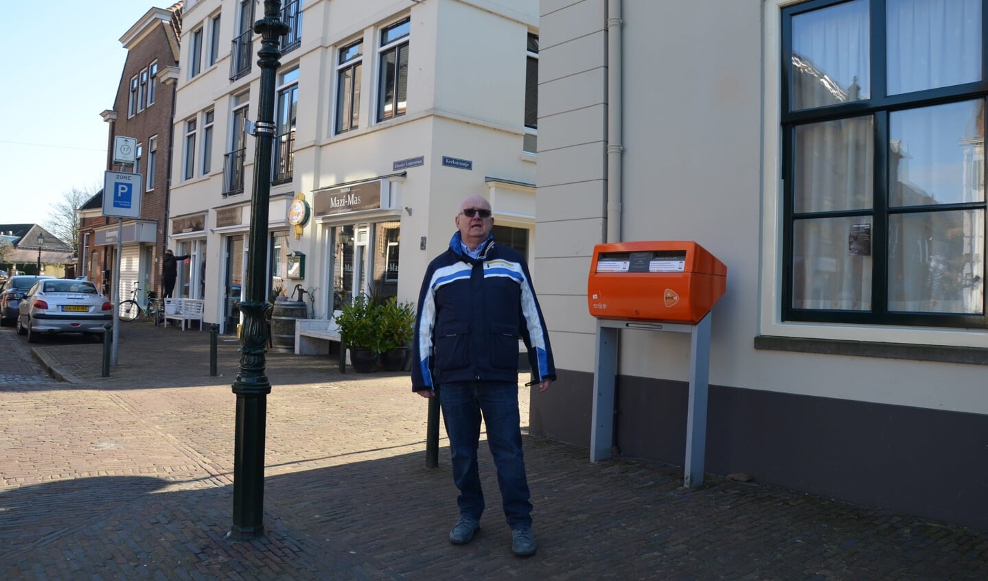 Henk Huisman op de plek van het oude postkantoor aan de Klooster Leuterstraat