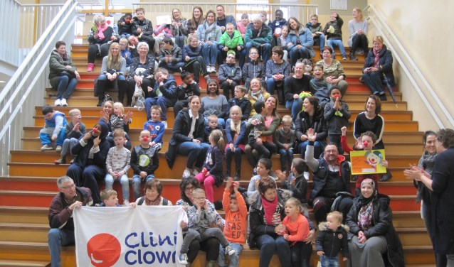 De kinderen van School Bleyburgh renden rondjes voor CliniClowns.