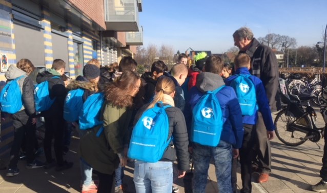 Bunnikse kinderen lopen voor water