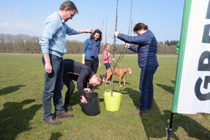 Planten boom door Jochem Uytdehaage, Quirine Potters van Loon en Peter Kranenburg