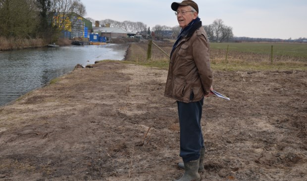 Gerben Joustra bij het wandelpad langs de loop van de Kromme Rijn