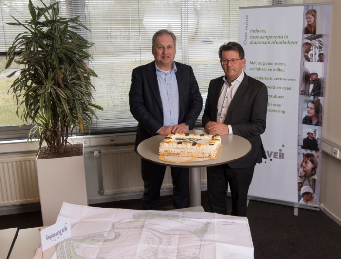Op de foto van links naar rechts dhrn. Pieter Ahsman van KWS Infra Zwijndrecht en Peter Louwman van Indaver Nederland
