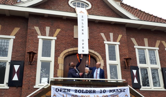 Onder luid applaus is de gerenoveerde en ingerichte zolder van het Maarnse Raadhuis zaterdag geopend.