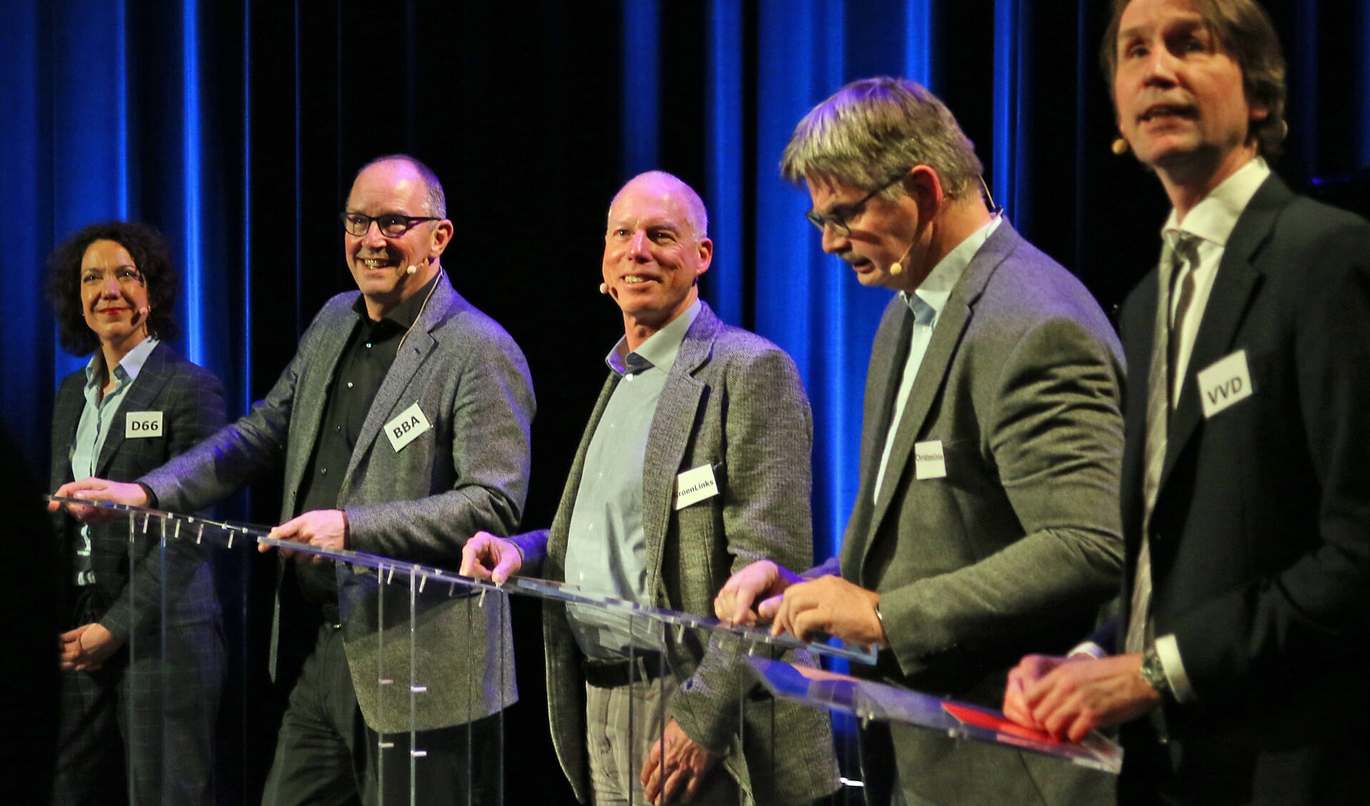 Vlnr: Maaike Veeningen (D66), Peter Bot (BBA), Martin Kortekaas (GrL), Bert de Pijper (CU) en Herbert Raat (VVD).