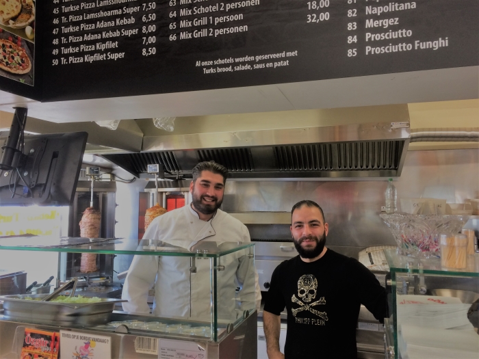 Kemal Cakir (l) en Fikri Tuczu van Ozgur-Yagiz