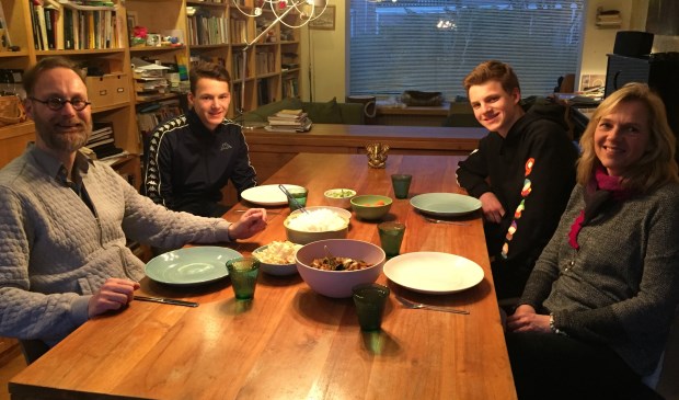 Het gezin Van den Berg (beide zoons eten thuis veganistisch en buitenshuis vegetarisch)