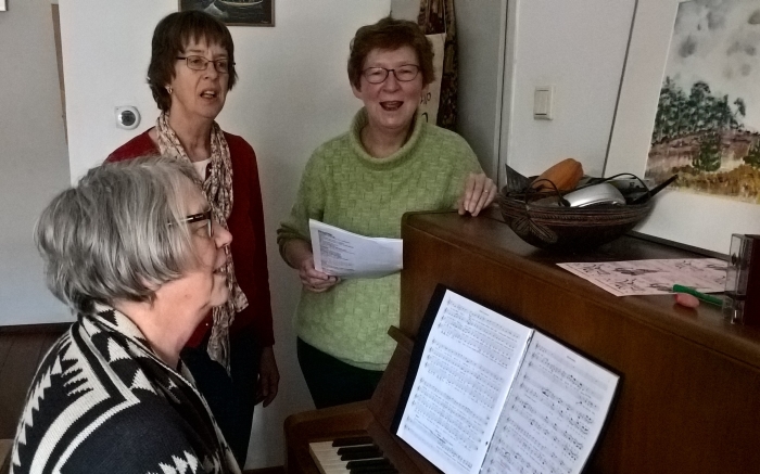 repeteren rond de piano